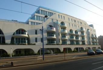 White Princess - Lehouck allows 18 year olds to book a room