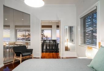 Absolute Beachfront - Swainson at Shoreham has Balcony rooms