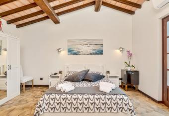 Hotel la Pietra restaurant has Balcony rooms