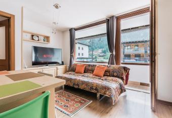 [Campiglio-Apartment] Free Parking & Self Check-in has Balcony rooms