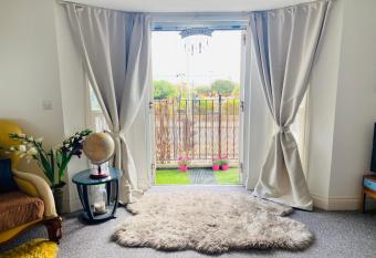 Sea House has Balcony rooms