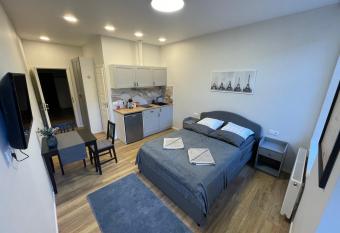 Vilnius Central Cozy Stay allows 18 year olds to book a room