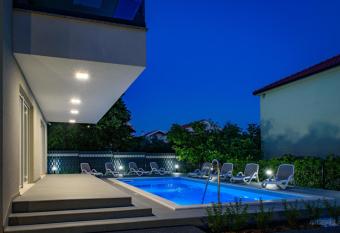 Seka apartments with a pool allows 18 year olds to book a room