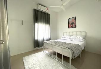 Cosy little home near to the town has Balcony rooms