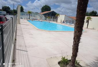 Loue mobil home sur camping avec piscine allows 18 year olds to book a room