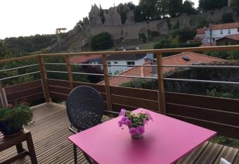 Les 3 pigeons allows 18 year olds to book a room