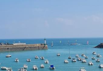 L   appart du Portrieux, vue mer exceptionnelle, wifi allows 18 year olds to book a room