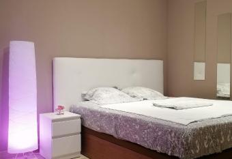 Aragones has Balcony rooms