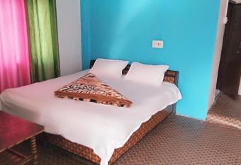 The Viewpoint has Smoking/Balcony rooms