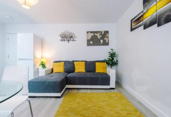 Hays Property Comfort Stay - Close to the City Center with Free Parking allows 18 year olds to book a room