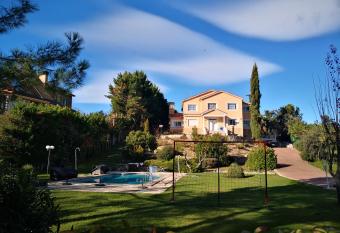 CASA REINA - CASA Palacio de MADRID Norte allows 18 year olds to book a room