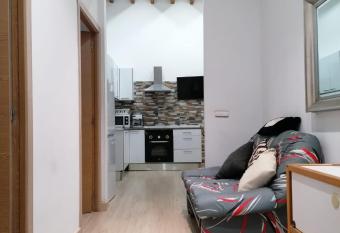 Casa en centro allows 18 year olds to book a room