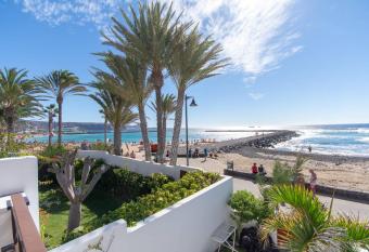 Villa with view ocean and private access to the beach has Balcony rooms