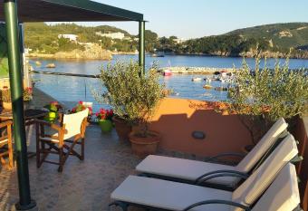 Alipa Beach Apartment has Balcony rooms