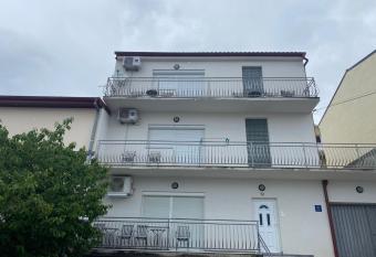Apartman Oaza Goran has Balcony rooms