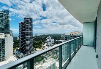 Luxury Brickell High-Rise 2br Condo w/ Oceanview has Balcony rooms