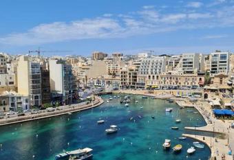 2 Bedroom Seafront Duplex Penthouse in the heart of Spinola Bay has Balcony rooms
