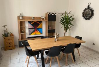 APPARTEMENT SPACIEUX allows 18 year olds to book a room