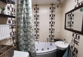 Kesklinna silla apartment has rooms with a private hot tub