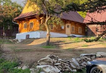   vajkova chy  a has Balcony rooms