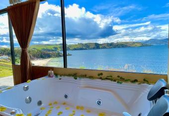 La Puerta Del Lago has Balcony rooms