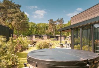 Wellness lodge with hot tub, on a beautiful nature reserve has Balcony rooms