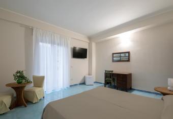 Mangini has Balcony rooms