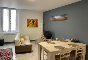 Joli appartement avec 2 chambres a Perigueux has Balcony rooms