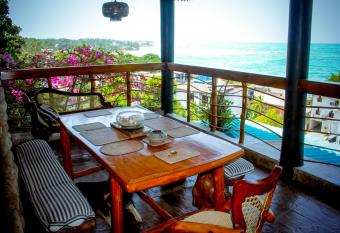 Penthouse on the Rocks has Balcony rooms