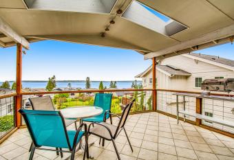 Bay Watch North has Balcony rooms