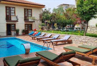 Sezgin Boutique Hotel has Balcony rooms