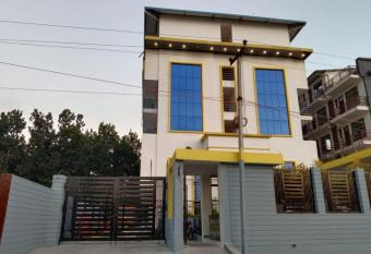 Abuzz Oxfordcaps Agrasen Boys Hostel, Dehradun allows 18 year olds to book a room