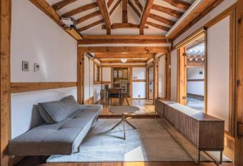 Luxury hanok with private bathtub - SN02 has rooms with a private hot tub