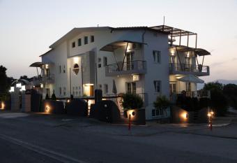 POSIDONIO STUDIOS has Balcony rooms