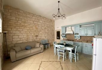 Casa Mentana has Balcony rooms