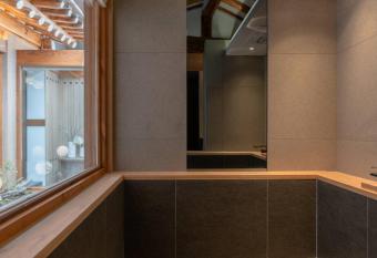 Luxury Hanok with private bathtub - Jinseojae has rooms with a private hot tub