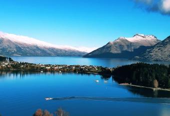 Lovely Apartment- Amazing Lake & Mountain Views has Balcony rooms