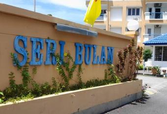 ZNA Prop d Seri Bulan Resort,PD max 5 guests has rooms with a private hot tub