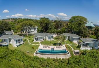 Adeluna Luxury Villas has Balcony rooms