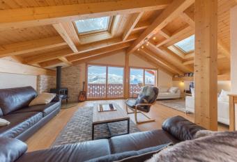 Chalet Nid Blanc has Balcony rooms