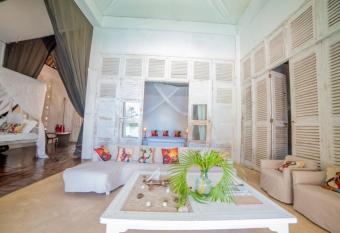 VILLA MB has rooms with a private hot tub