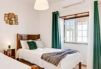 Lugar do Regato - Alojamento Local allows 18 year olds to book a room