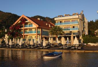   rsmaris Boutique Hotel has Balcony rooms