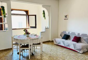 Pirate Bay appartamento vicino al mare ad Anzio allows 18 year olds to book a room