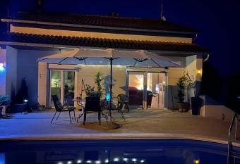 Villa Ljubica with big beautiful garden has Balcony rooms