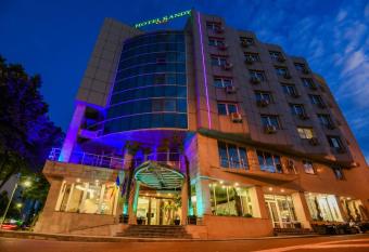 Hotel Randy allows 18 year olds to book a room