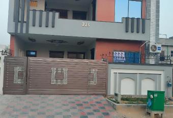 Lavish Inn Islamabad has Balcony rooms