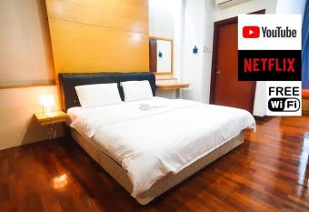 HERITAGE 10 HOMESTAY Studio 4Pax, FREE WIFI NETFLIX allows 18 year olds to book a room
