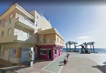 Apartamento en linea de playa ideal para descansar has Balcony rooms