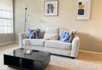 Cozy Home in Downtown Houston has Balcony rooms